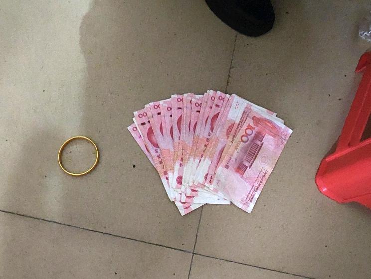 西安被誉为&ldquo;短剧之都&rdquo;,你知道很多短剧都是在哪拍的吗?来这个影视基地看看--西咸新区沣西新城造梦工厂影视基地!据了解,西安的微短剧制作数字惊人,全国超60%的微短剧作品源自于此,爆款产品中更有八成来自于西安的团队。西安制作的微短剧上榜率能保持在30%~40%,说明在微短剧制作方面,西安依然是头部城市-今日头条